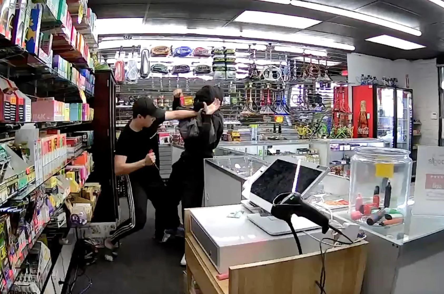 Vegas vape store owner defends himself w/ knife